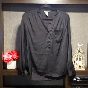 H&M Top Black Gray Dots Button Front Tab Neck Size 0 Silky Soft